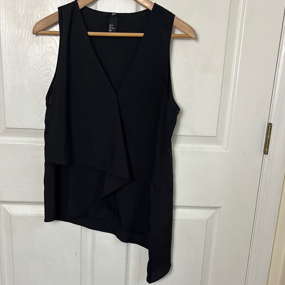 H&M Black Asymmetrical sleeveless ruffle front lightweight blouse size 8